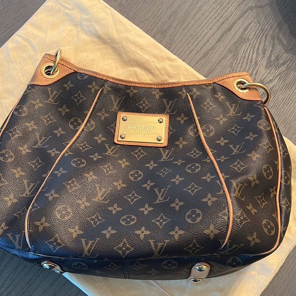Louis Vuitton large Galliera bag used but in great shape. - Picture 11 of 13